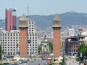 Barcelona - w tle wzgórze Tibidabo