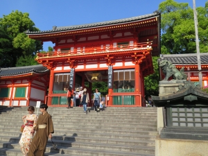 Brama Nishiromon w świątyni Yasaka w Kioto