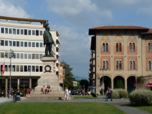 Pomnik Wiktora Emanuela II na placu Piazza Vittorio Emanuele II